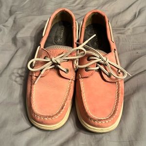 Sperry topsiders size 6 pinkish in color.